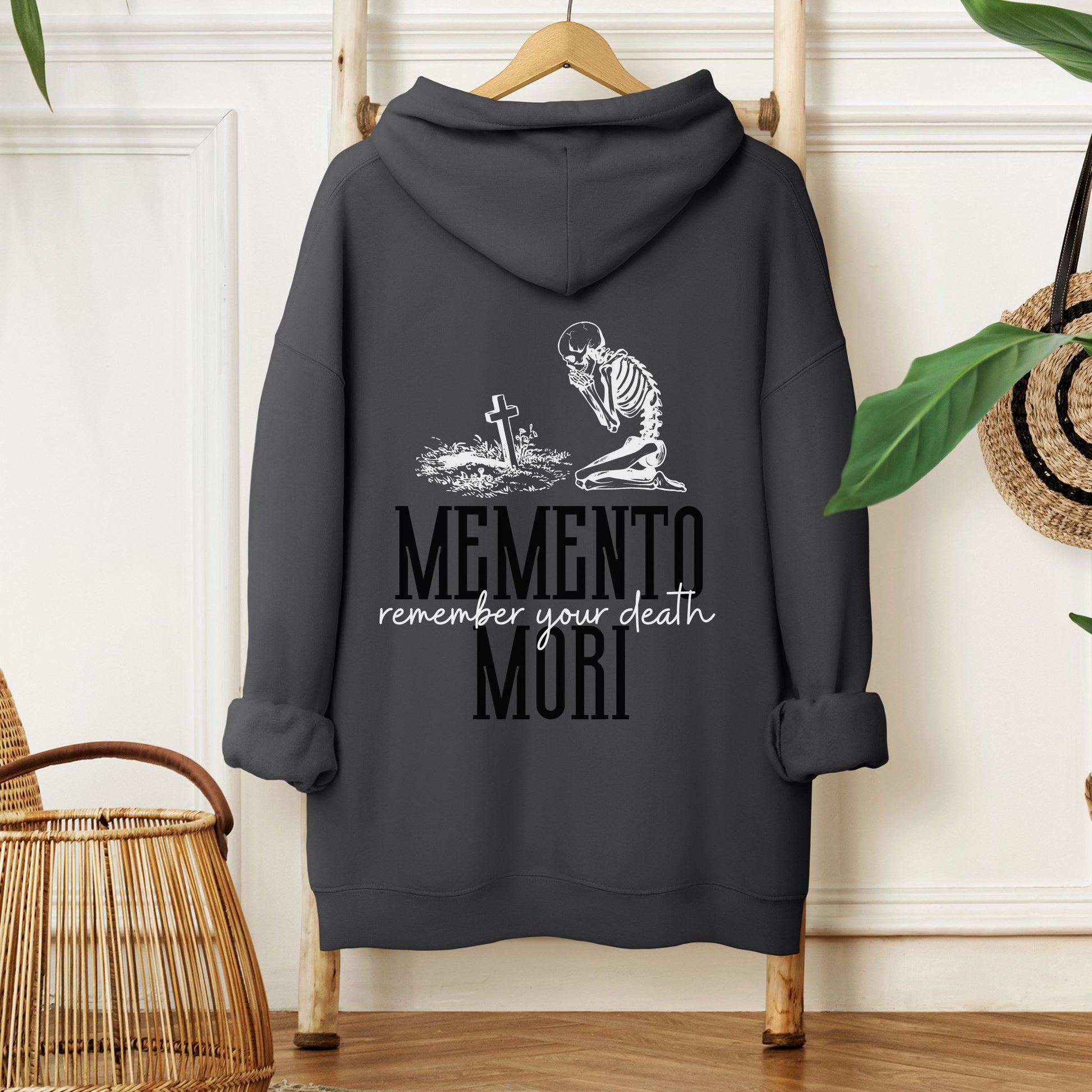 a black hoodie with the words mementoto remembers your death printed on it